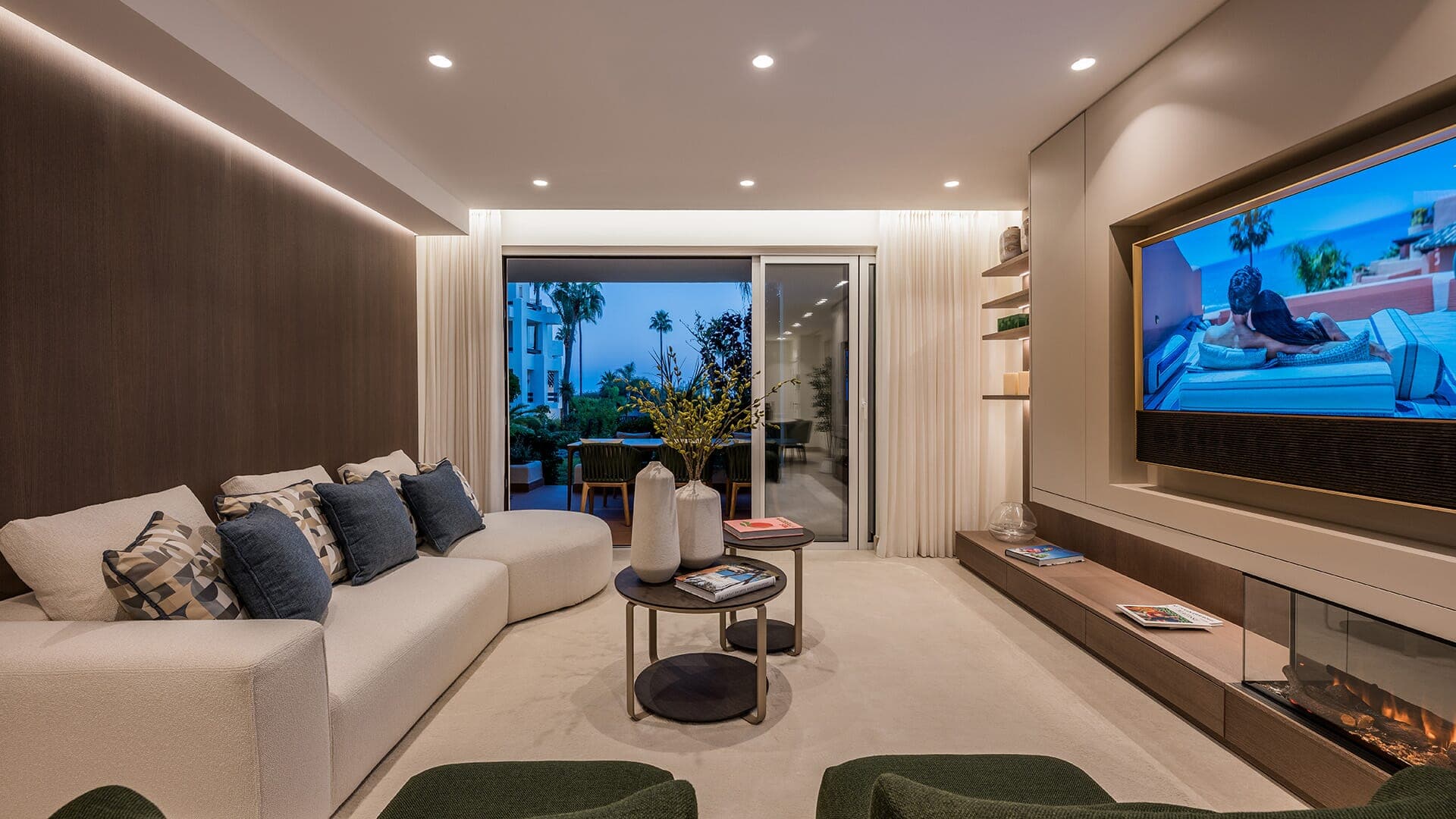 Kortárs mediterrán otthonok tengerre néző kilátással Esteponában